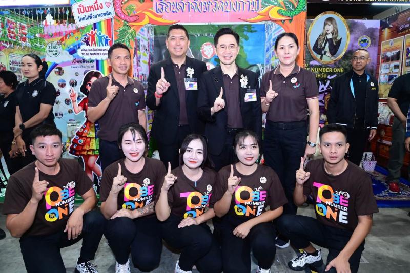 นายนิกร โสมกลาง รั