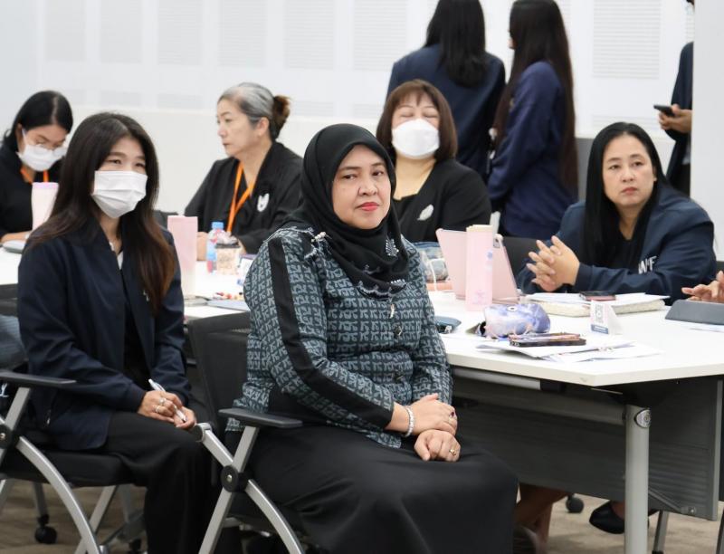 นางเตือนใจ คงสมบั�