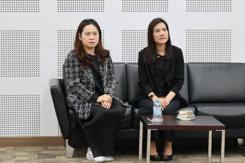 นางเตือนใจ คงสมบั�
