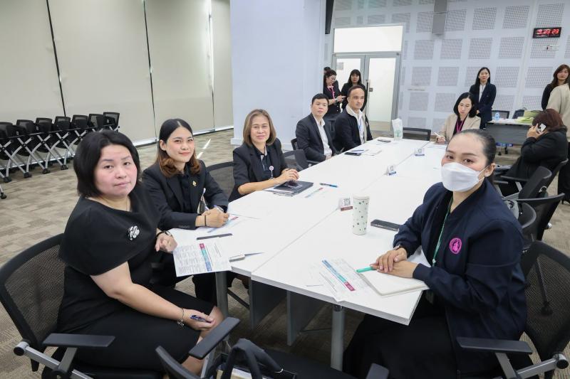 นางเตือนใจ คงสมบั�