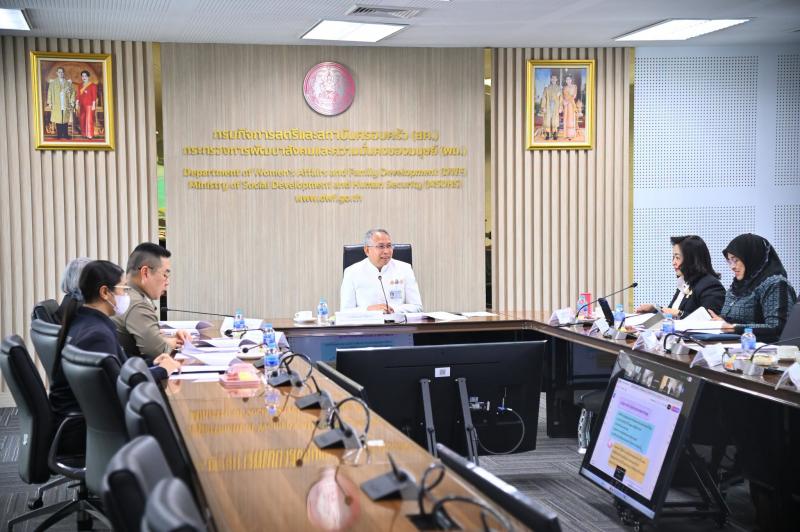 ปลัด พม. เป็นประธา�