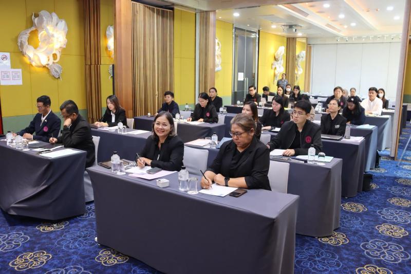 นางสาวนภาพร เมฆาผ�