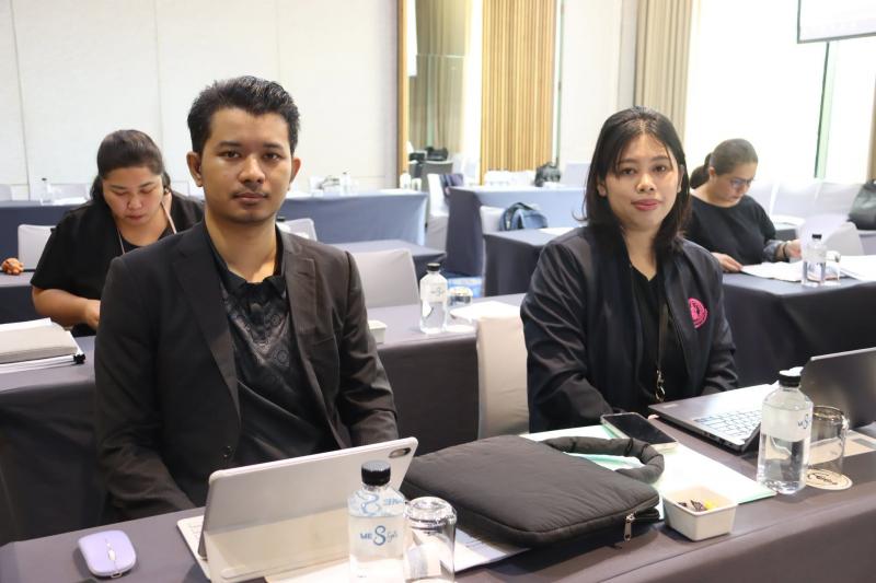 นางสาวนภาพร เมฆาผ�