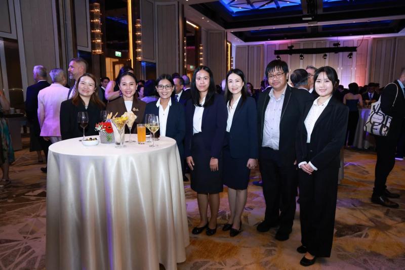 นางสาวชนก จันทาทอ�