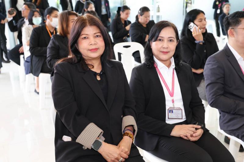 นางสาวชนก จันทาทอ�
