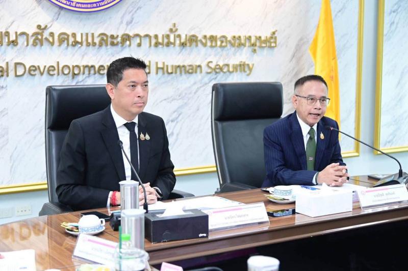 รมว.พม. เป็นประธาน�