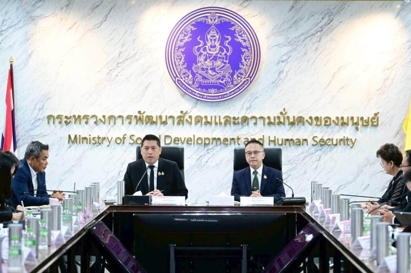 รมว.พม. เป็นประธาน�