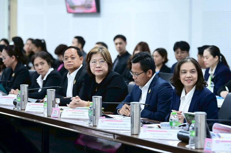 รมว.พม. เป็นประธาน�
