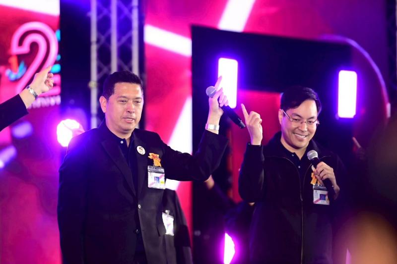 นายนิกร โสมกลาง รม