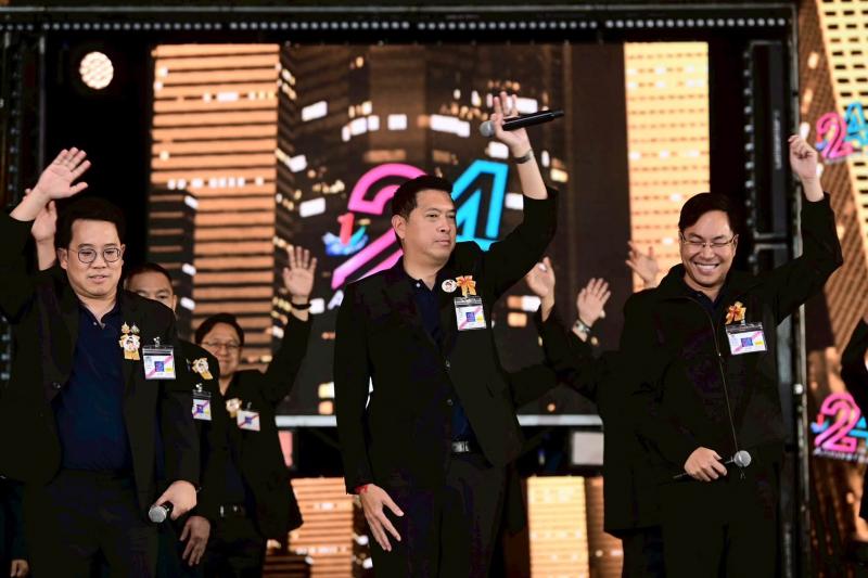 นายนิกร โสมกลาง รม