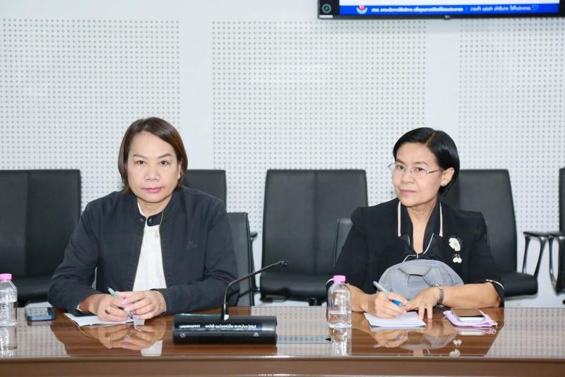 นายชนินทร์ รุ่งธน�
