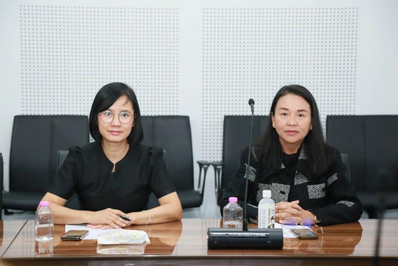 นายชนินทร์ รุ่งธน�