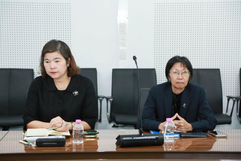 นายชนินทร์ รุ่งธน�
