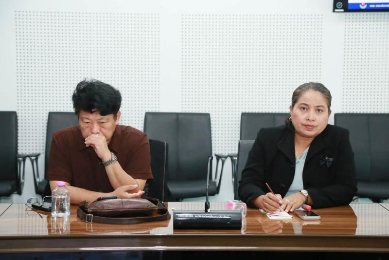 นายชนินทร์ รุ่งธน�