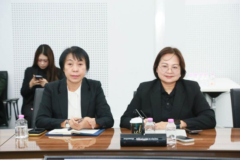 นายชนินทร์ รุ่งธน�