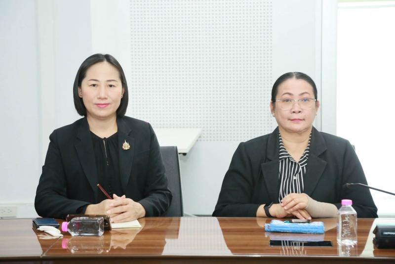 นายชนินทร์ รุ่งธน�