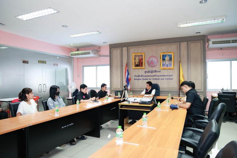 นายชนินทร์ รุ่งธน�