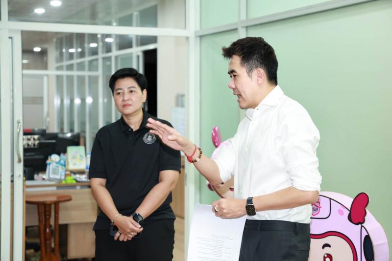 นายชนินทร์ รุ่งธน�