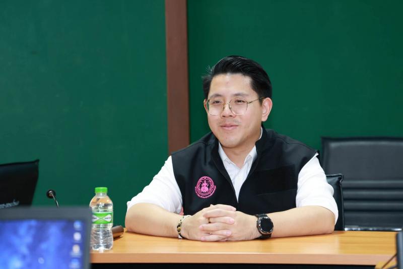 นายชนินทร์ รุ่งธน�
