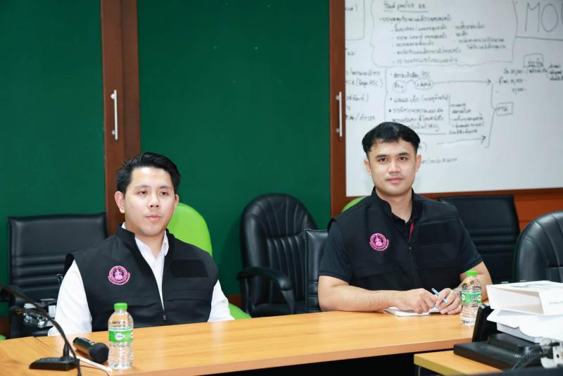 นายชนินทร์ รุ่งธน�