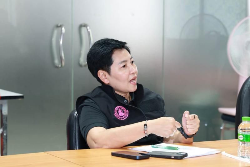 นายชนินทร์ รุ่งธน�