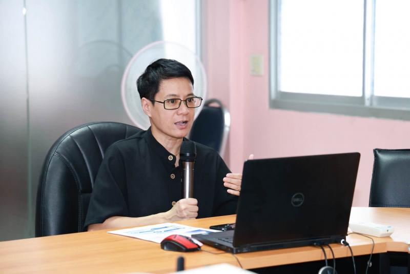 นายชนินทร์ รุ่งธน�