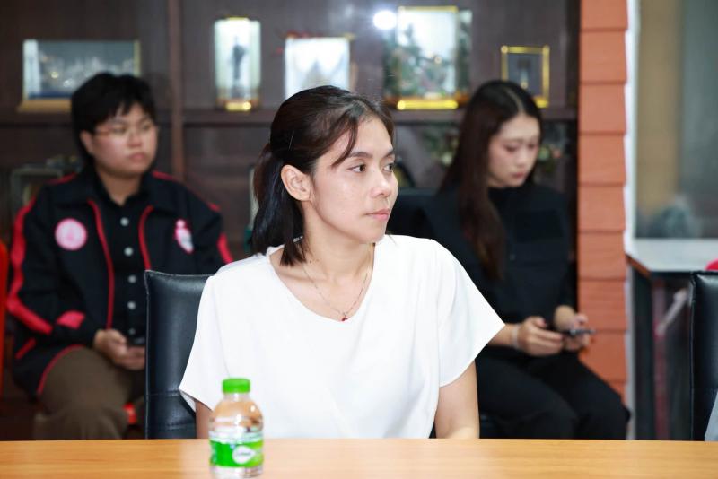 นายชนินทร์ รุ่งธน�