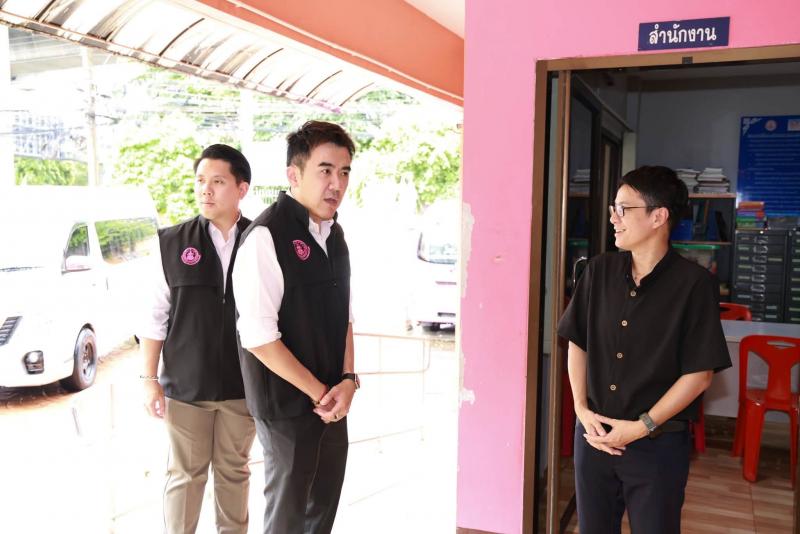 นายชนินทร์ รุ่งธน�