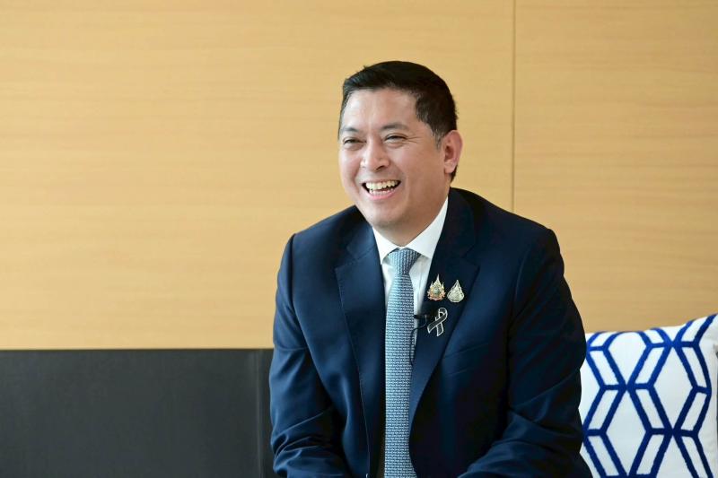 นายนิกร โสมกลาง รั