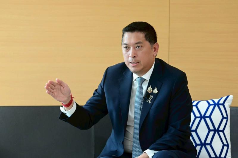 นายนิกร โสมกลาง รั