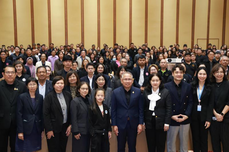 ปลัด พม. เป็นประธา�