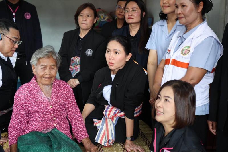 รมว.พม. ลงพื้นที่ม�