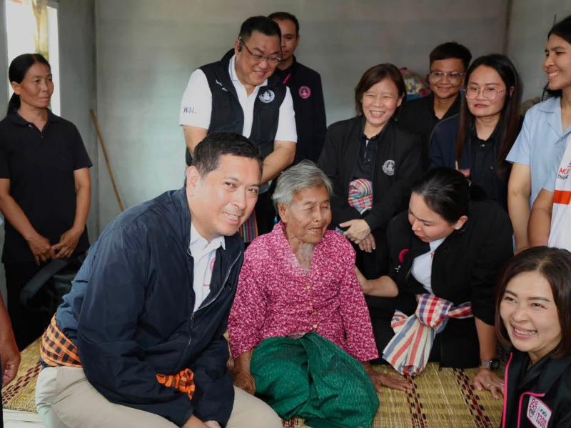 รมว.พม. ลงพื้นที่ม�