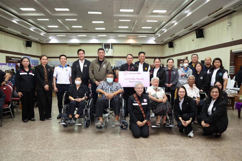 "รมว.ป๊อป นิกร โส�