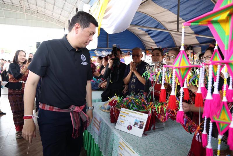 "รมว.ป๊อป นิกร โส�