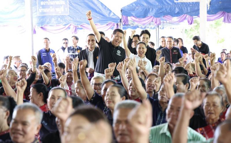 "รมว.ป๊อป นิกร โส�