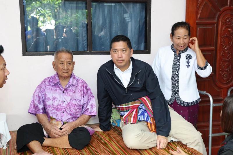 รมว.พม. ลงพื้นที่เ�