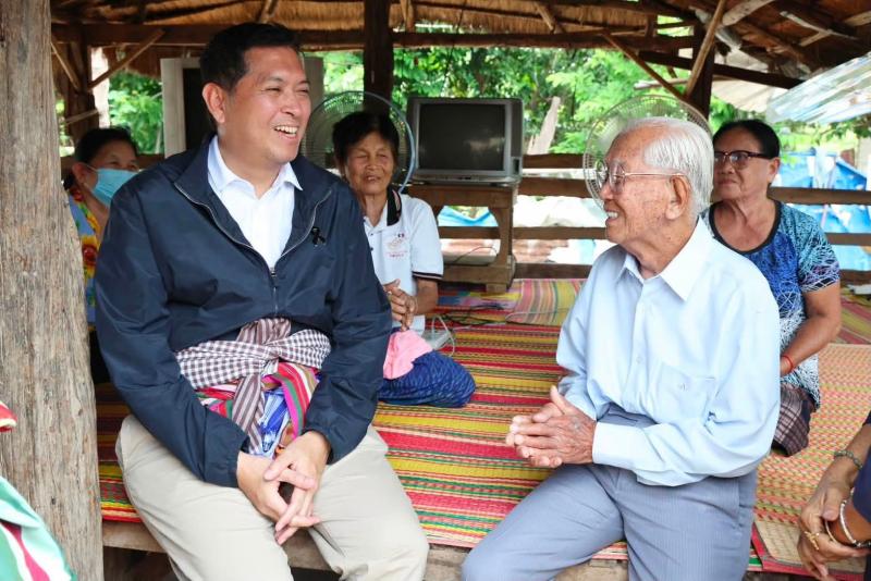 รมว.พม. ลงพื้นที่เ�