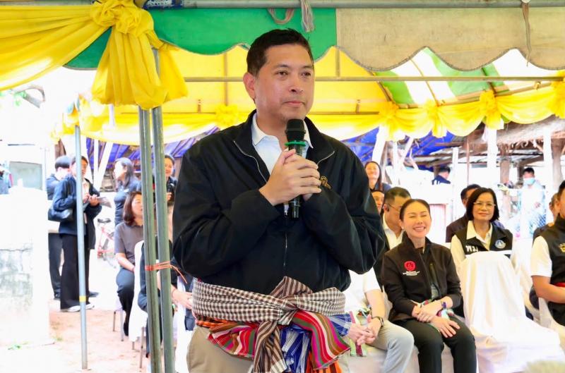 รมว.พม. ลงพื้นที่เ�