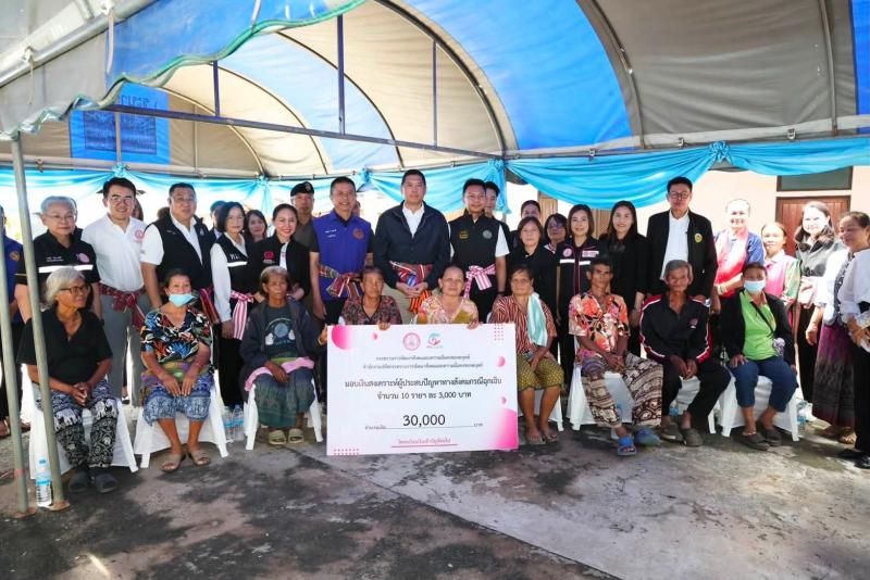 รมว.พม. ลงพื้นที่เ�