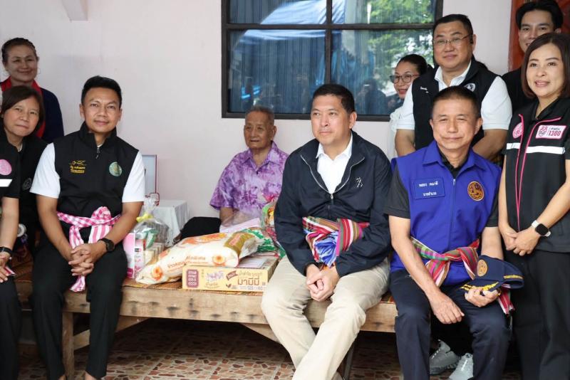รมว.พม. ลงพื้นที่เ�