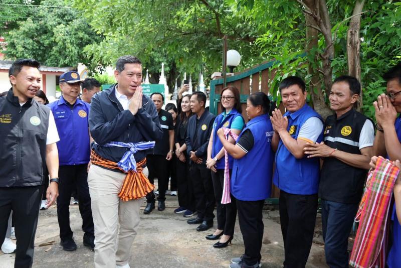 รมว.พม. ลงพื้นที่เ�