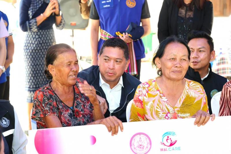 รมว.พม. ลงพื้นที่เ�