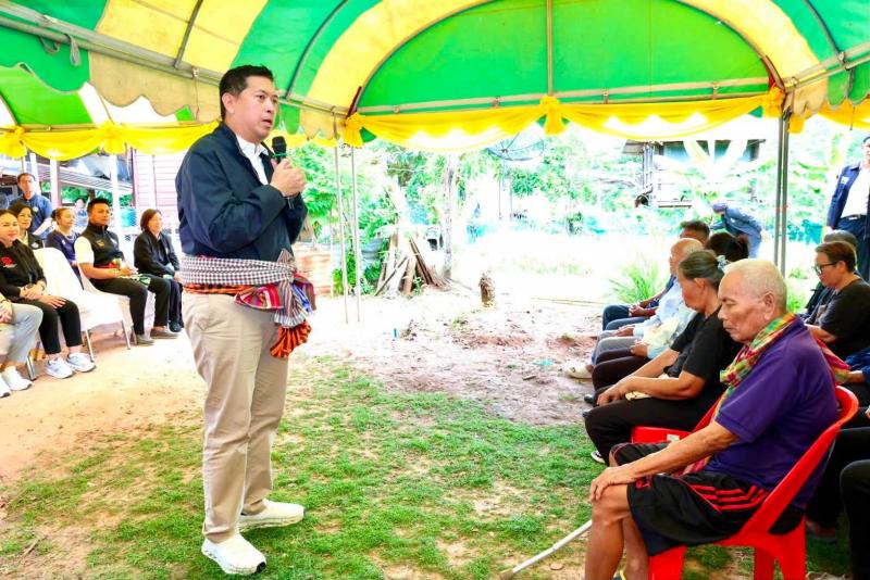 รมว.พม. ลงพื้นที่เ�
