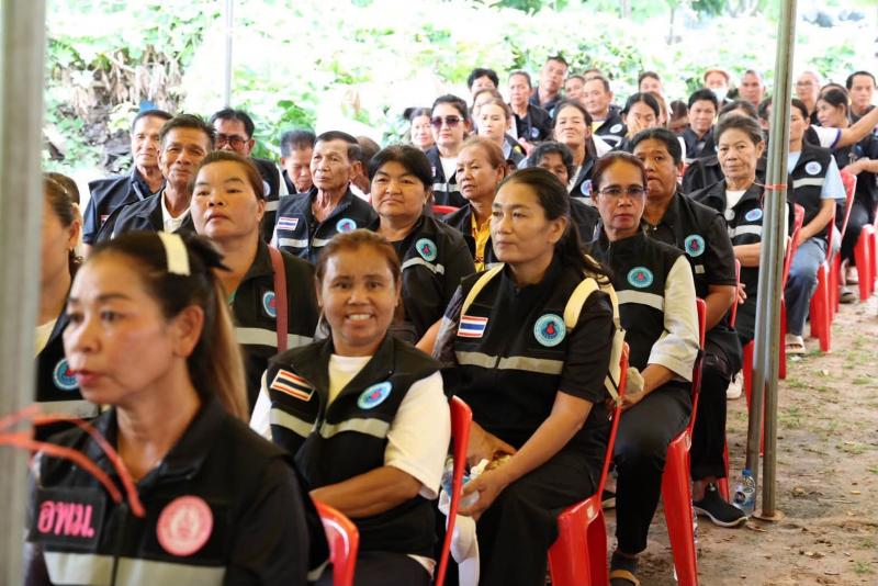 รมว.พม. ลงพื้นที่เ�