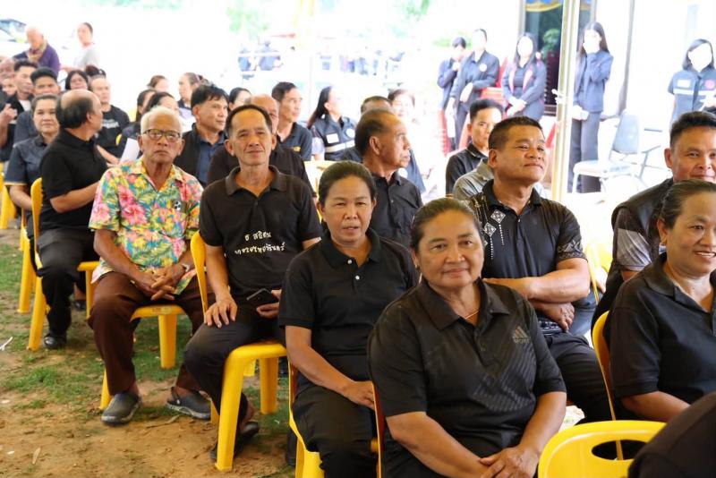 รมว.พม. ลงพื้นที่เ�