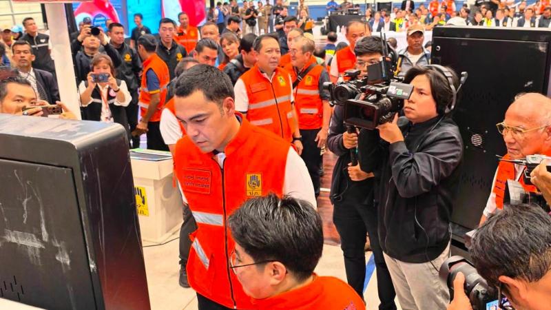 นางวาสนา ทองจันทร�
