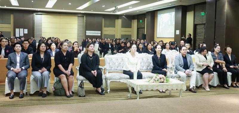 นางเตือนใจ คงสมบั�
