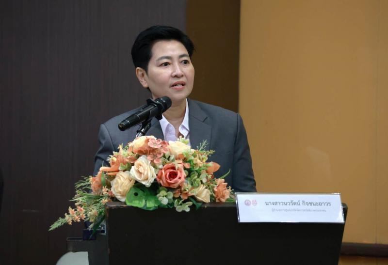 นางเตือนใจ คงสมบั�