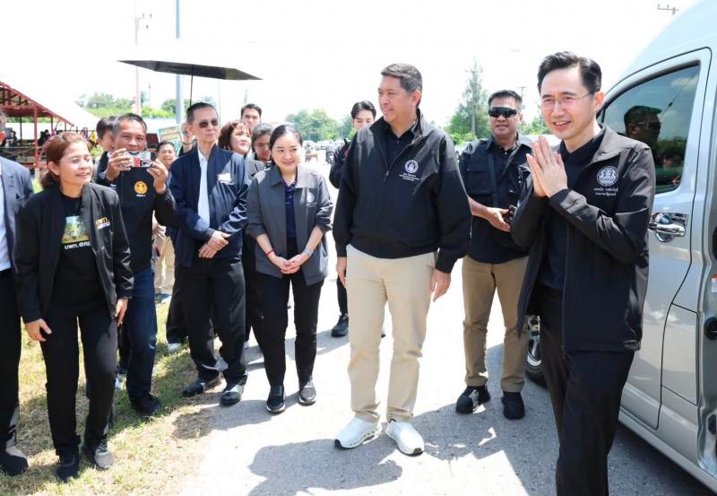 รมว.พม. ลงพื้นที่บ�